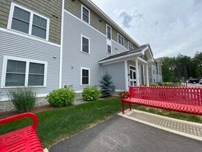 10 E Ridge Dr in Milford, NH - Building Photo - Building Photo
