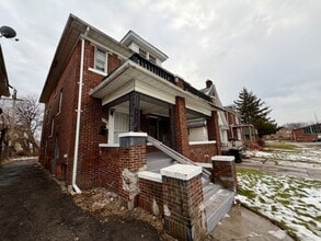 2549 Highland St in Detroit, MI - Foto de edificio - Building Photo