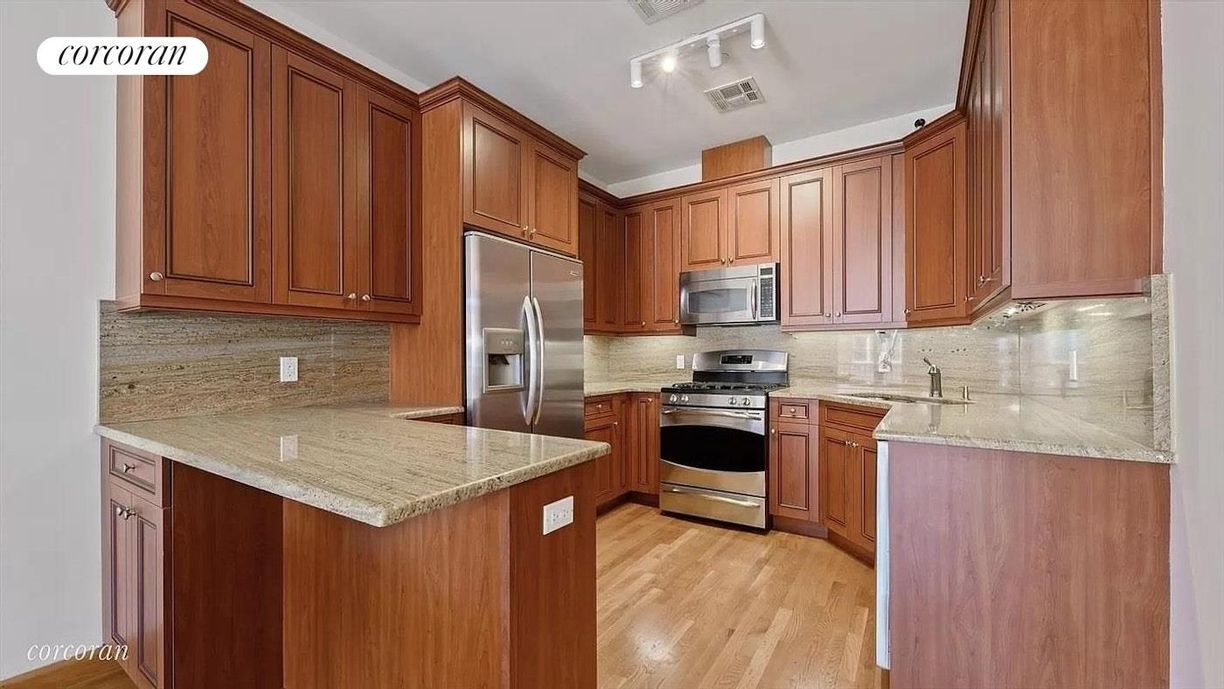 852 E 7th St in Brooklyn, NY - Building Photo