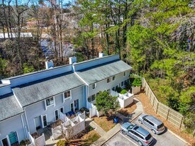 7163 Sandy Creek Dr in Raleigh, NC - Building Photo