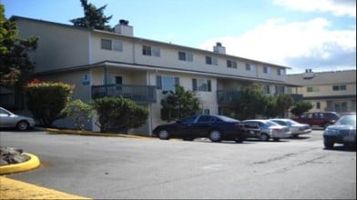 Veranda Green Apartments in Burien, WA - Building Photo - Building Photo
