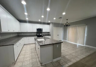 9604 Prometheus Dr in Bakersfield, CA - Building Photo - Building Photo