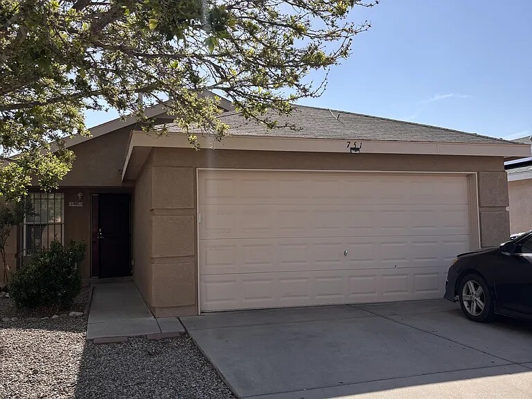 751 Noah Ave SW in Albuquerque, NM - Building Photo
