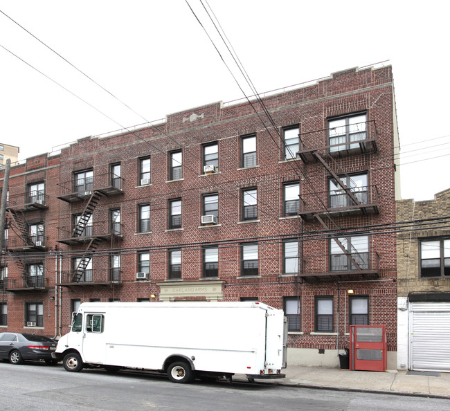 700 E New York Ave in Brooklyn, NY - Building Photo - Building Photo