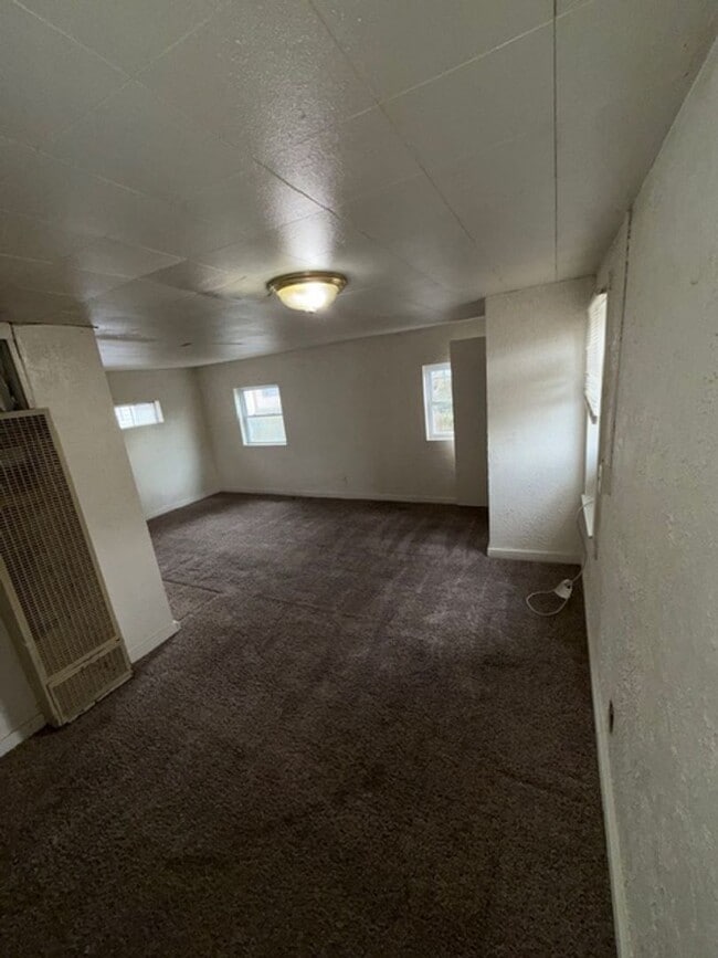 property at 1813 Jeanette Ave