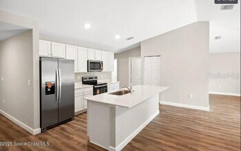 1011 Webster Rd SE in Palm Bay, FL - Building Photo - Building Photo