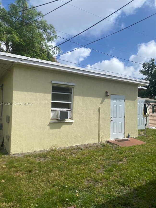 115 NE 192nd St in Miami, FL - Building Photo - Building Photo