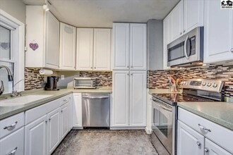 10 Riceland Dr in Hutchinson, KS - Building Photo - Building Photo