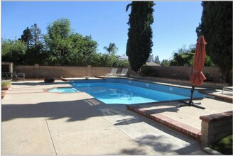 948 Ettin Ave in Simi Valley, CA - Building Photo - Building Photo