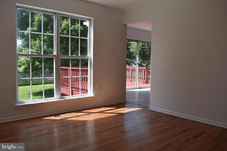 7205 Ballantrae Ct in Clinton, MD - Foto de edificio - Building Photo