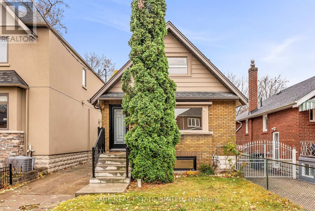 509 Sammon Ave in Toronto, ON - Building Photo