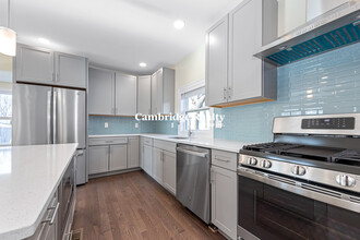 232 Fulton St, Unit T in Medford, MA - Foto de edificio - Building Photo