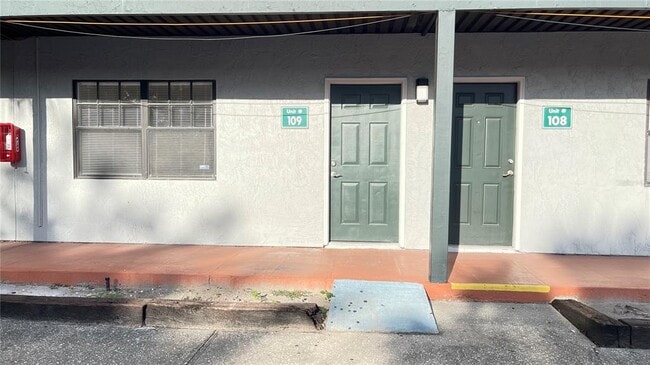 321 Oak Rose Ln in Tampa, FL - Building Photo - Building Photo