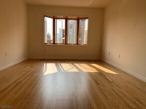 110 S 3rd St in Harrison, NJ - Building Photo - Building Photo