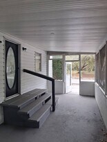 1920 E 151st Ave in Lutz, FL - Building Photo