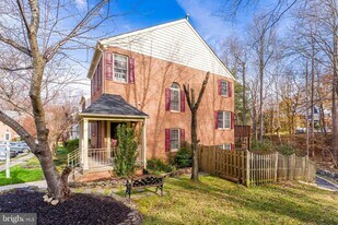 12165 Abbey Glen Ct in Woodbridge, VA - Building Photo