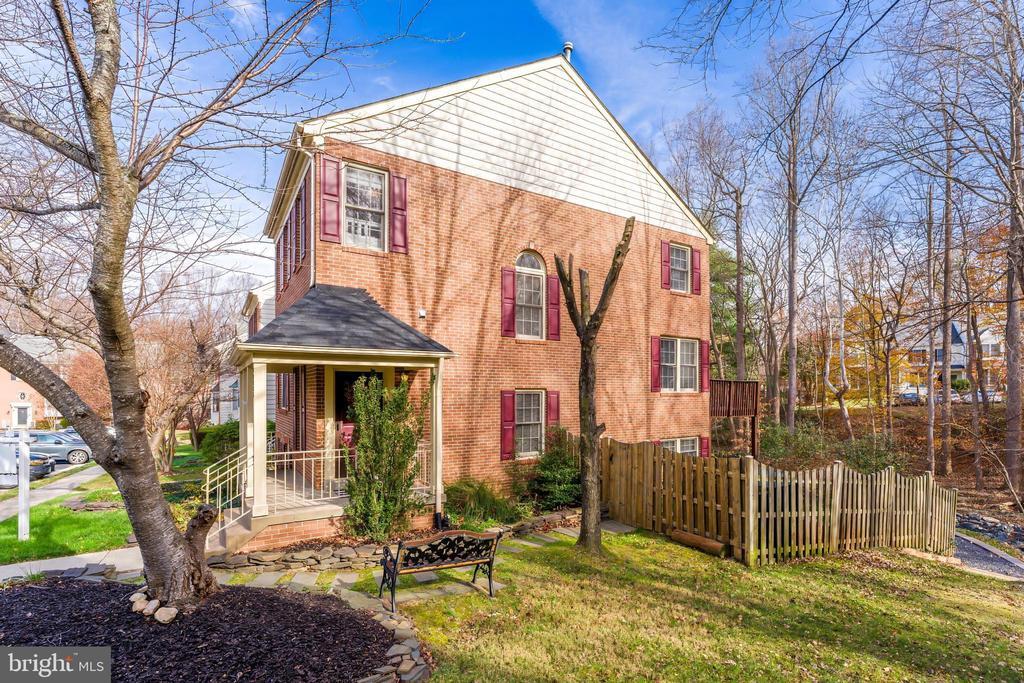 12165 Abbey Glen Ct in Woodbridge, VA - Building Photo