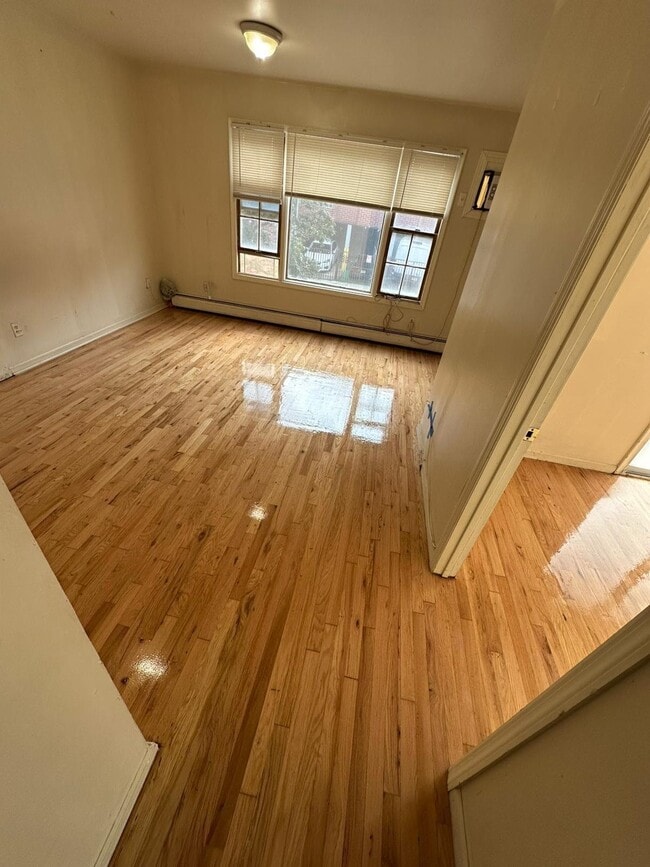 56 Poplar St in Jersey City, NJ - Building Photo - Building Photo