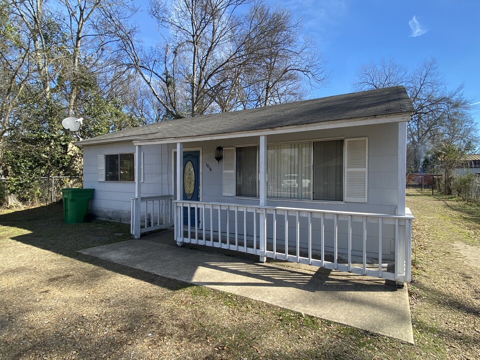 1016 Shady St in Columbus, MS - Building Photo