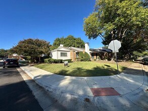 13701 Brookgreen Cir in Dallas, TX - Building Photo - Building Photo