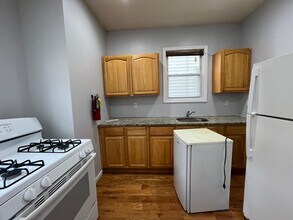 166 Wilkinson Ave in Jersey City, NJ - Foto de edificio - Building Photo