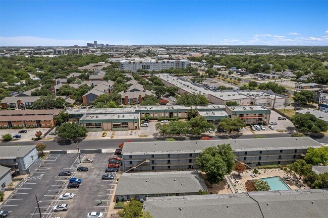 2600 Penny Ln in Austin, TX - Building Photo - Building Photo