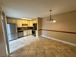 1709 Park Meadows Dr in Ft. Myers, FL - Foto de edificio - Building Photo