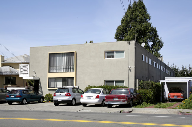 5525 Claremont Ave in Oakland, CA - Building Photo - Building Photo