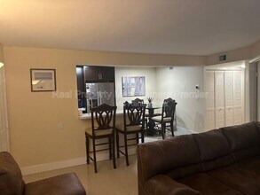 9491 Palm Cir S in Pembroke Pines, FL - Foto de edificio - Building Photo