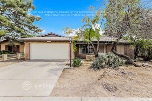 11033 N 57th Dr in Glendale, AZ - Building Photo