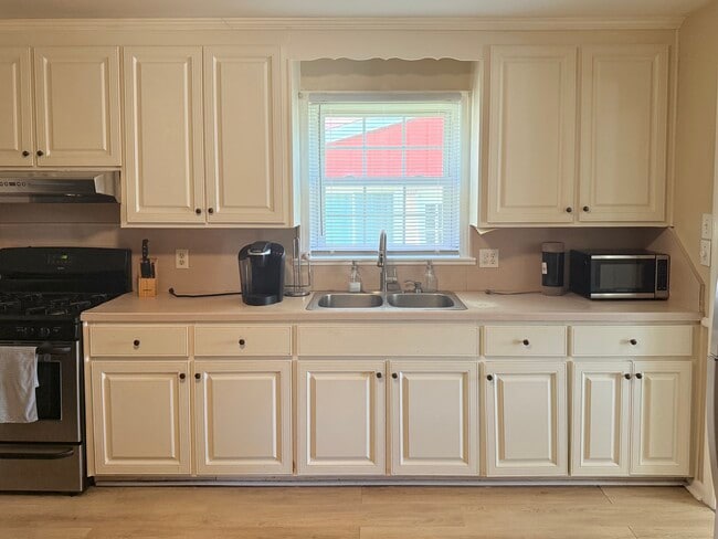 26 McDonald Rd in Hampton, VA - Foto de edificio - Building Photo