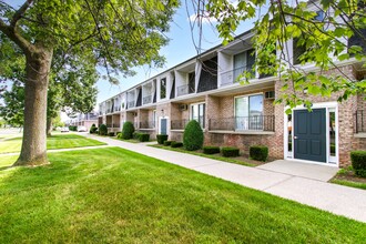 Emerson Square Apartments in Amherst, NY - Building Photo - Building Photo