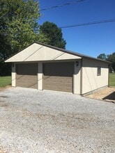 9209 Scale Rd in Benton, KY - Foto de edificio - Building Photo