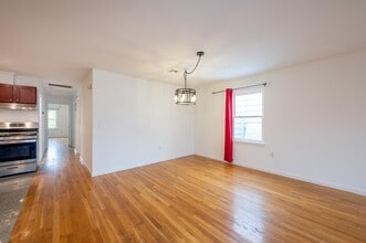 108 Claremont Ave in Jersey City, NJ - Foto de edificio - Building Photo