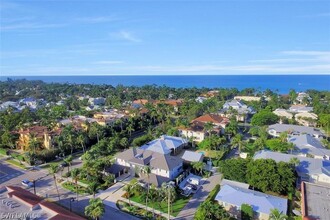 285 5th Ave S in Naples, FL - Building Photo - Building Photo