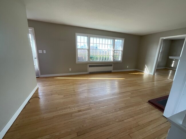 9 Edwards Rd in Portland, CT - Foto de edificio - Building Photo