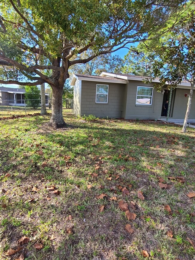 429 Merrimac Ln in Spring Hill, FL - Foto de edificio - Building Photo