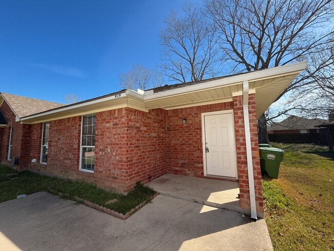 property at 919 Farmington Rd