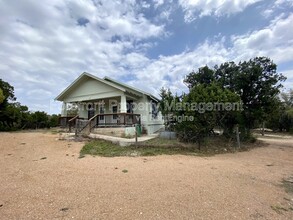 489 Deer Creek W in Pipe Creek, TX - Building Photo - Building Photo