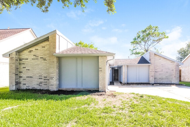 10936 Pinewood Ct