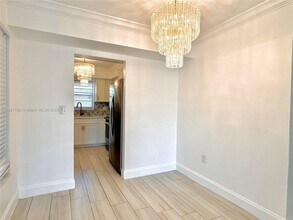 7300 SW 82nd St in Miami, FL - Building Photo - Building Photo