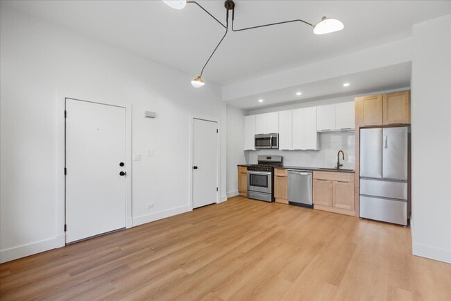 3211 W Le Moyne St in Chicago, IL - Building Photo - Building Photo