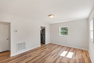 156 Hamilton Cir in Oak Ridge, TN - Building Photo - Building Photo