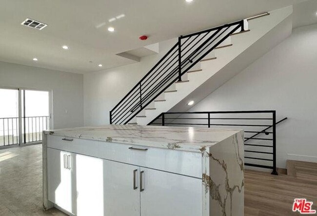 5616.5 Fulcher Ave in Los Angeles, CA - Building Photo - Building Photo