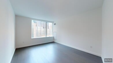 400 W 61st St in New York, NY - Building Photo - Building Photo