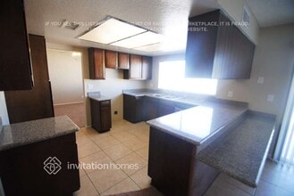 4806 W Christy Dr in Glendale, AZ - Foto de edificio - Building Photo