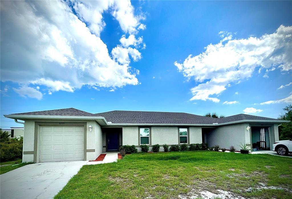 11231 Kimberly Ave in Englewood, FL - Building Photo