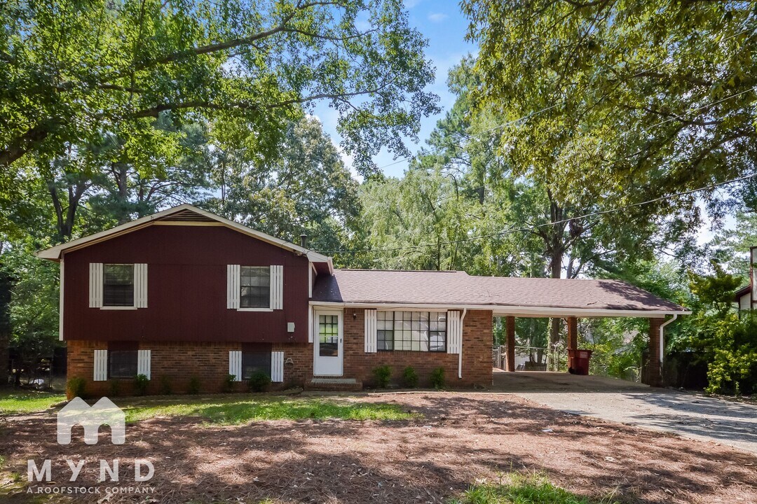 3553 Charlotte Dr in Rex, GA - Building Photo