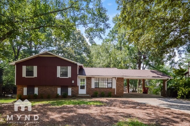 property at 3553 Charlotte Dr