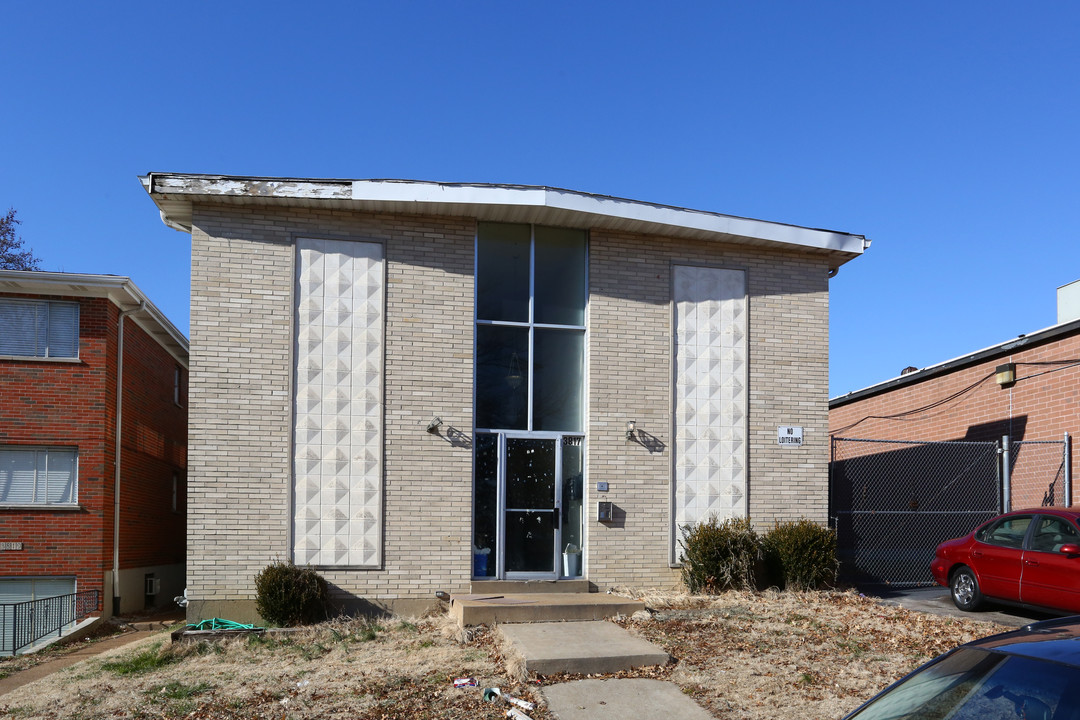 3817 Morganford Rd in St. Louis, MO - Building Photo